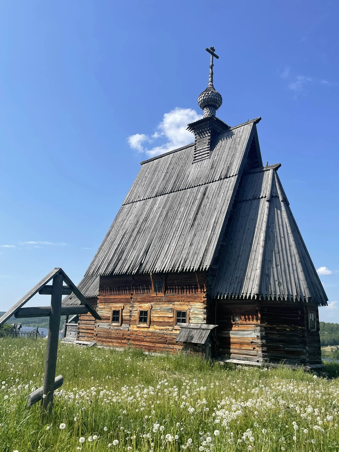 Насыщенная и интересная экскурсия, по красивым местам. Александр не грузил датами, рассказывал легко и интересно! Все