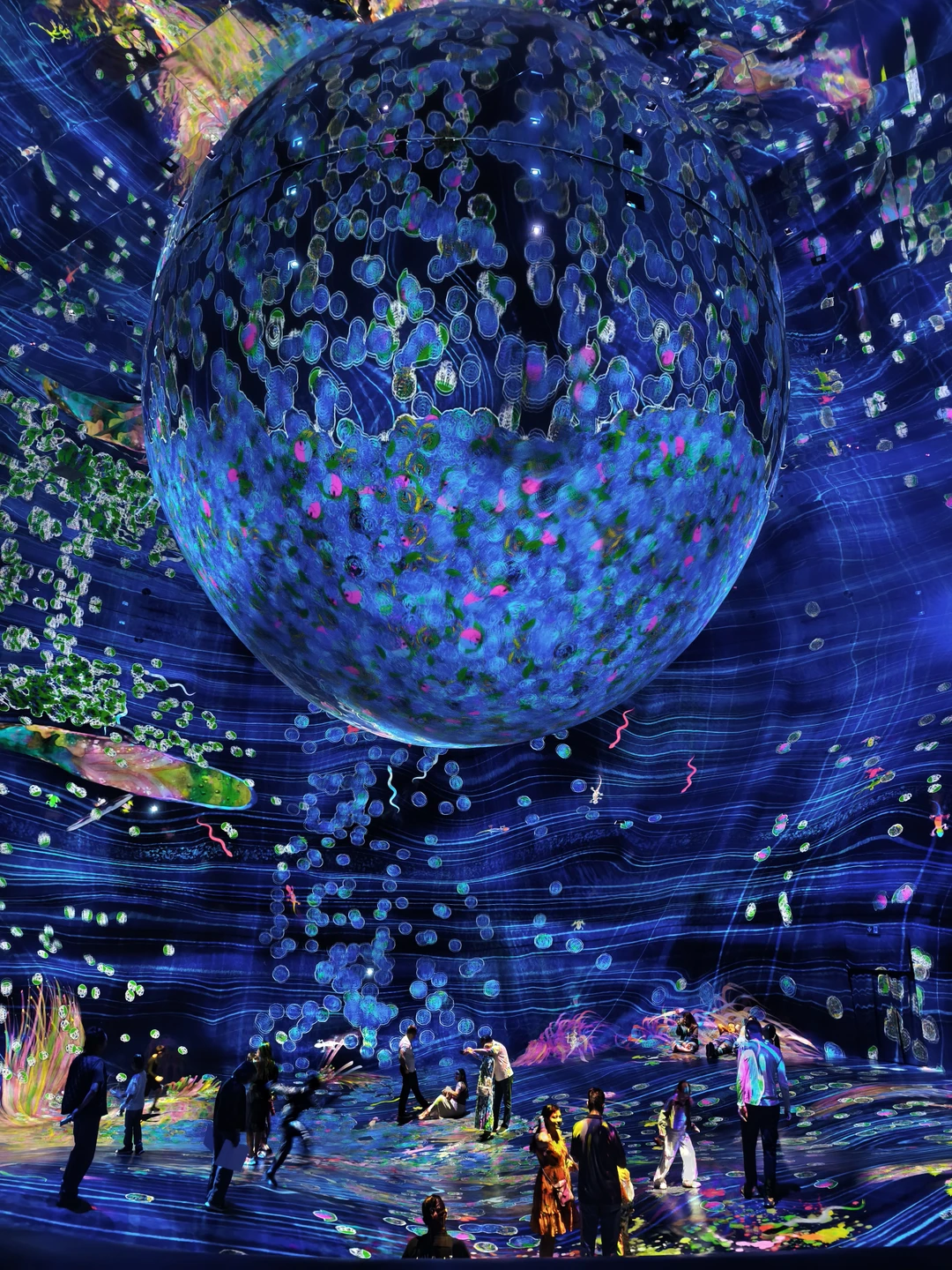 Вчера ездили с Муслимом в Абу-Даби. Всё чётко по плану, очень доброжелательный и приятный молодой человек.