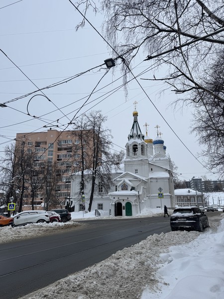 Не первый раз пользуемся форматом аудио экскурсии. Это позволяет не спеша, в своем темпе пройти весь
