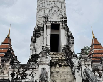 Аюттайя - древняя столица и руины Ванг Луанг