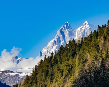 Захватывающие горные пейзажи Ушгули, древние сванские башни
