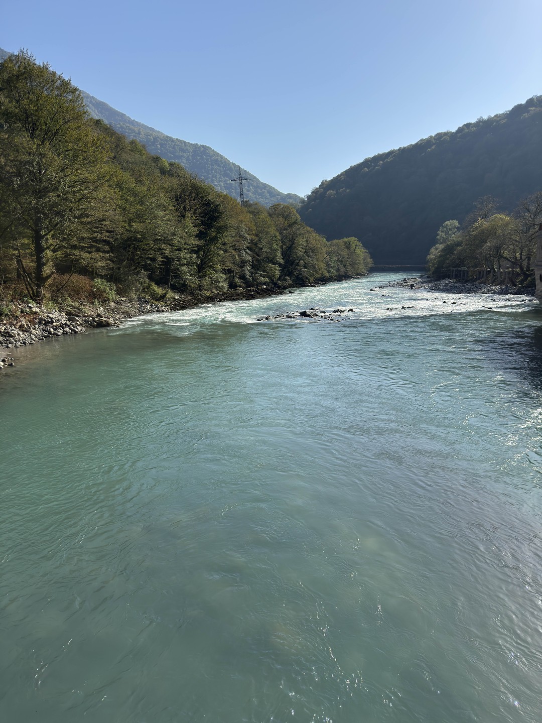 Я всегда путешествую ради еды. Все было замечательно! Вины натуральные, мясо и сыры - натуральные продукты. Рекомендую от души!