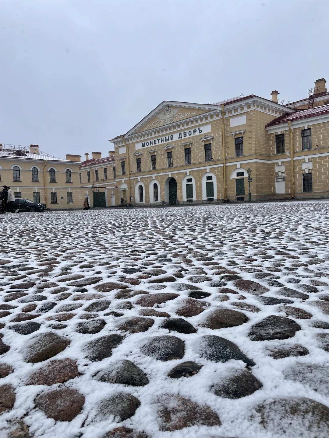 Благодарю Александра за экскурсию. Все понравилось. Сама не очень люблю историю, но здесь все последовательно уложилось