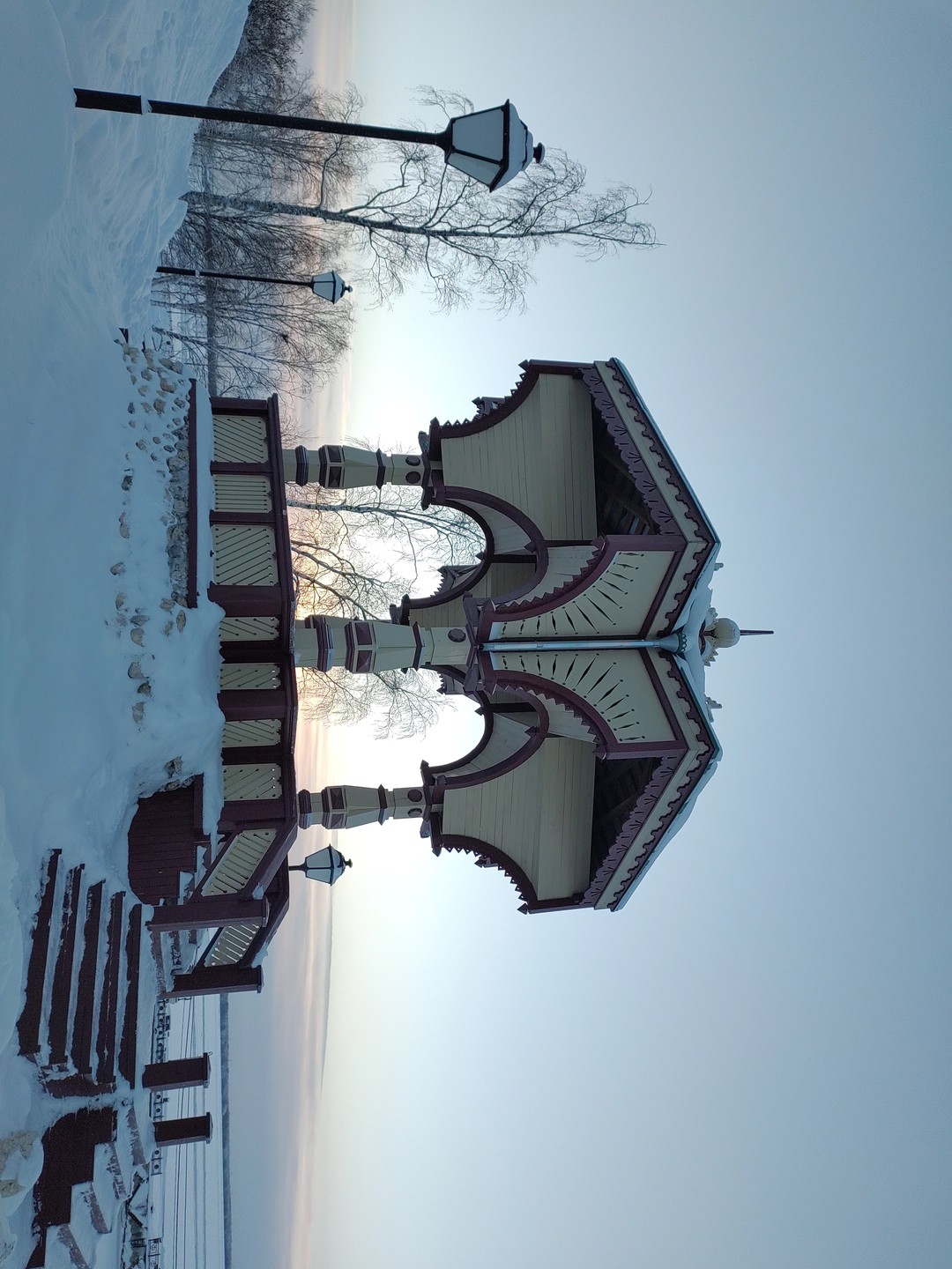 Нашим гидом по Архангельску была Елена. С погодкой нам повезло - 24 в последнее утро 2023