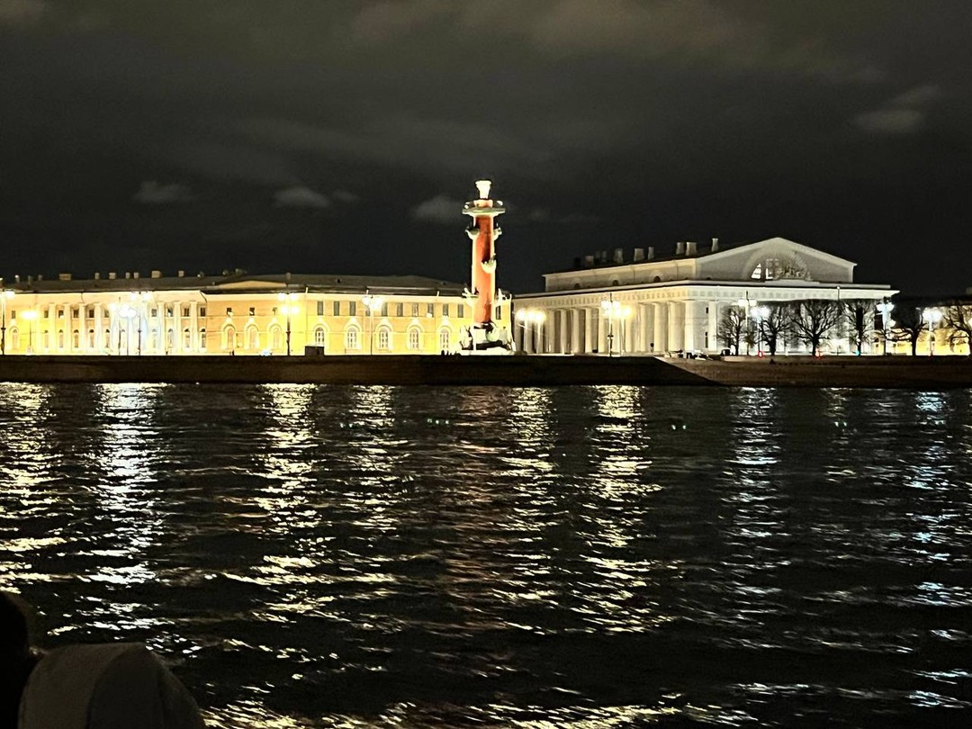 Водная экскурсия с аудиогидом на развод мостов (Юлия)