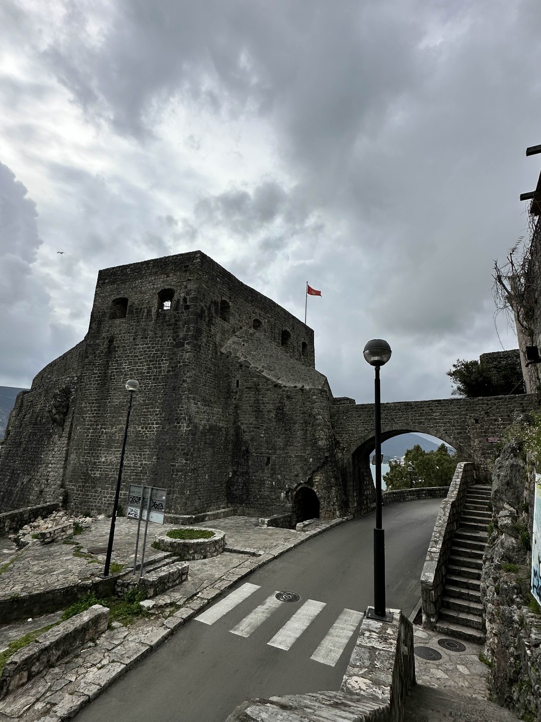 Здравствуйте! Экскурсия понравилась! Александр забрал нас из нашего отеля, скорректировал с учетом наших пожеланий и погодных