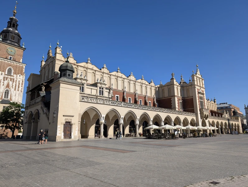Старый Краков и замок Вавель: легенды о королях, шутах и драконах
