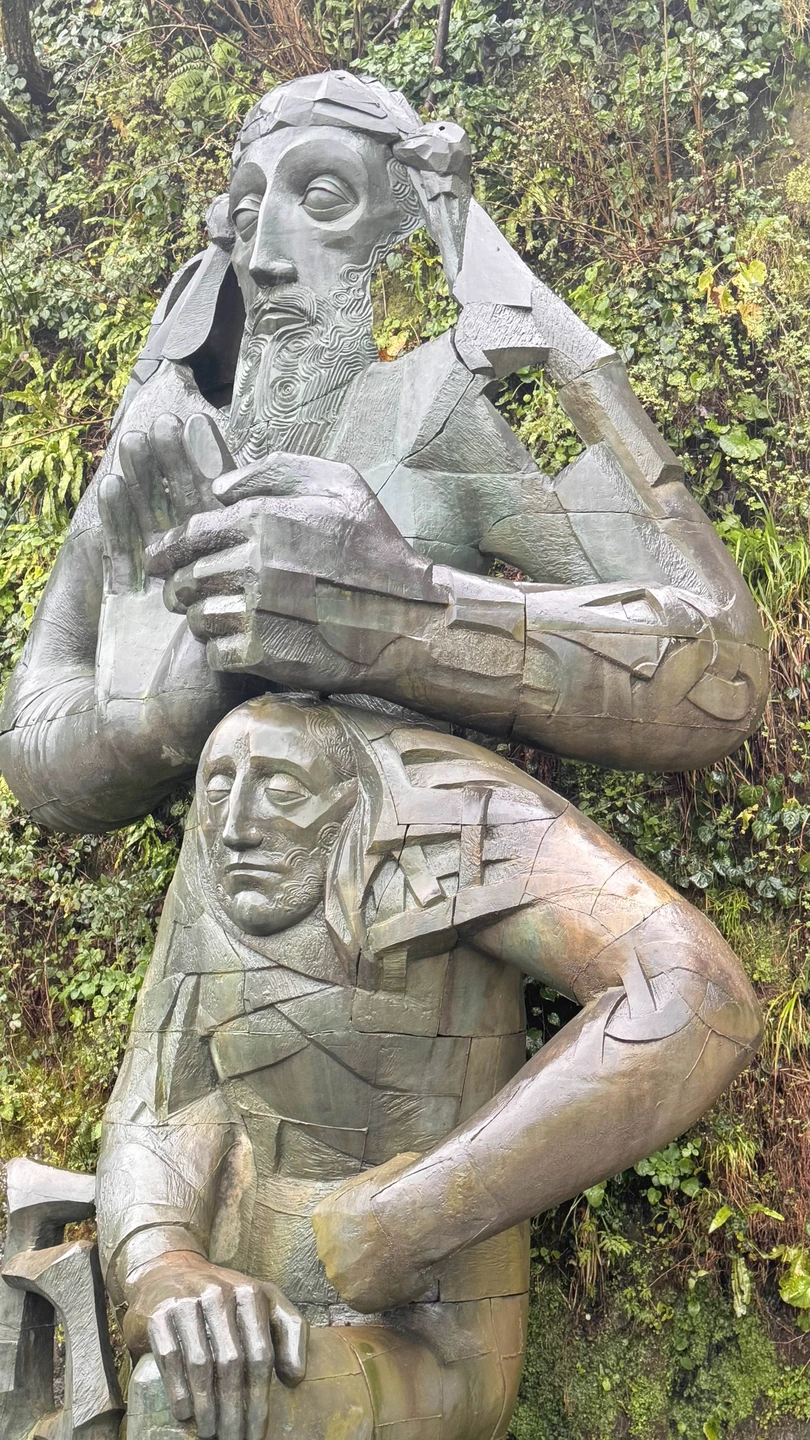 Гид Каха интересный рассказчик. Показал много интересных мест