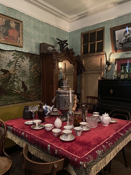 Алексей замечательный гид! Очень интересно, легко воспринимается информация, на все вопросы нашлись ответы) Большее впечатление произвела