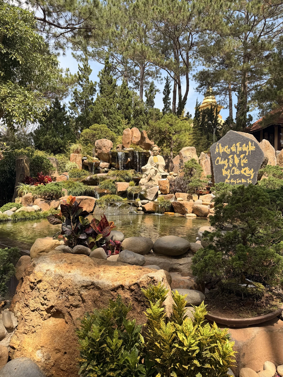 Хотим выразить огромную благодарность гиду Михаилу за замечательную экскурсию в Далат!