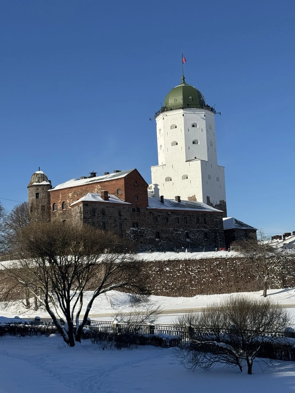 Великолепная экскурсия по историческому центру Выборга. Ольга Ивановна - эрудированный, образованный экскурсовод. Погрузились в атмосферу средневекового