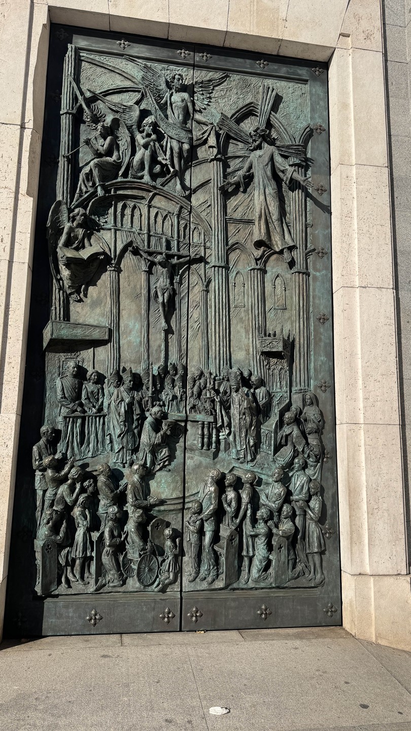 Прекрасные познания, много интересной истории. Как сказку послушала. С удовольствием еще раз обращусь