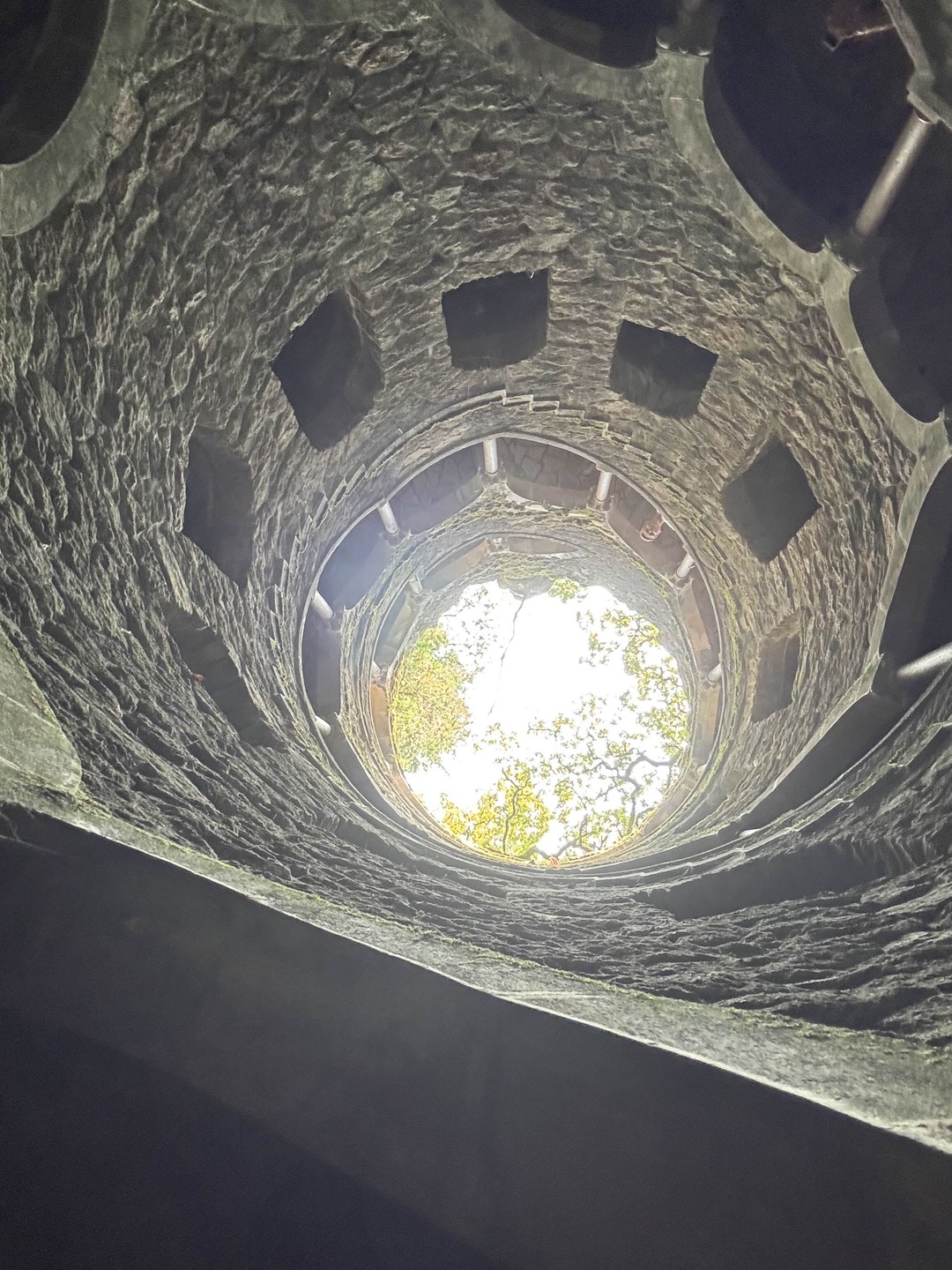 Программа экскурсии невероятно насыщенная, но от такой красоты устать невозможно! Дворцы Синтры, причудливые и завораживающие, мыс