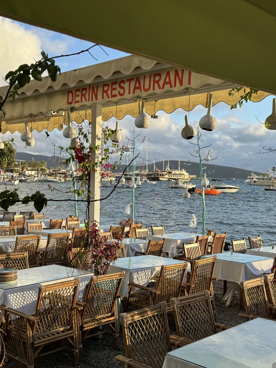 Были на экскурсии у Джемиля в конце сентября. Заранее попросили составить маршрут, который сочетал бы в