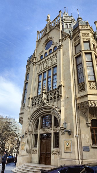 Джамал, спасибо большое за экскурсию! Очень интересный и разнообразный материал, увидели город с исторической стороны, было