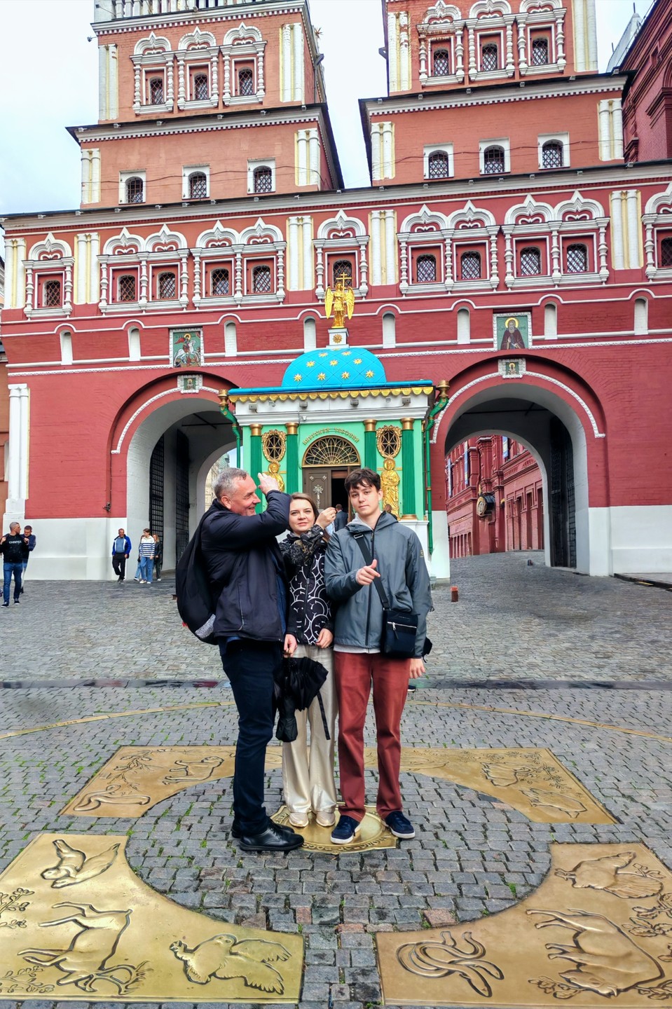 Спасибо большое, Юле за экскурсию. Достаточно интересная прогулка у нас получилась, не смотря на ливень в