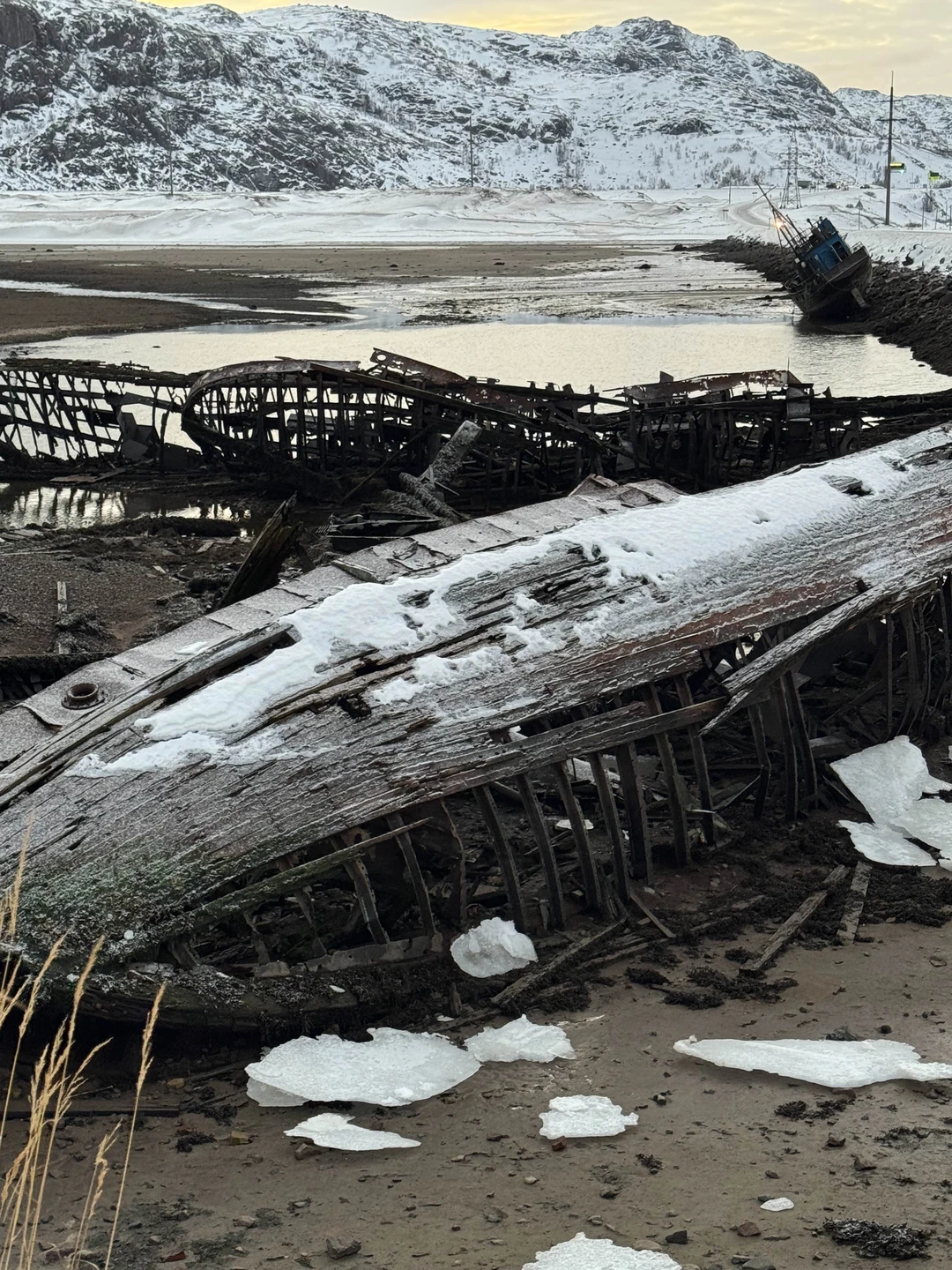 Возил нас Алексей, было легко и непринужденно, сплочено, Алексей всю поездку рассказывал много интересного, галантный и