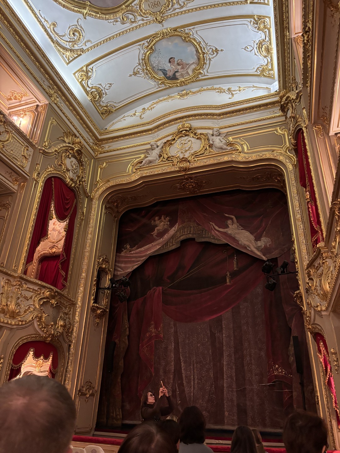 Здравствуйте! Очень понравилась экскурсия. Советую посетить. Экскурсовод Ирина, мастер своего дела