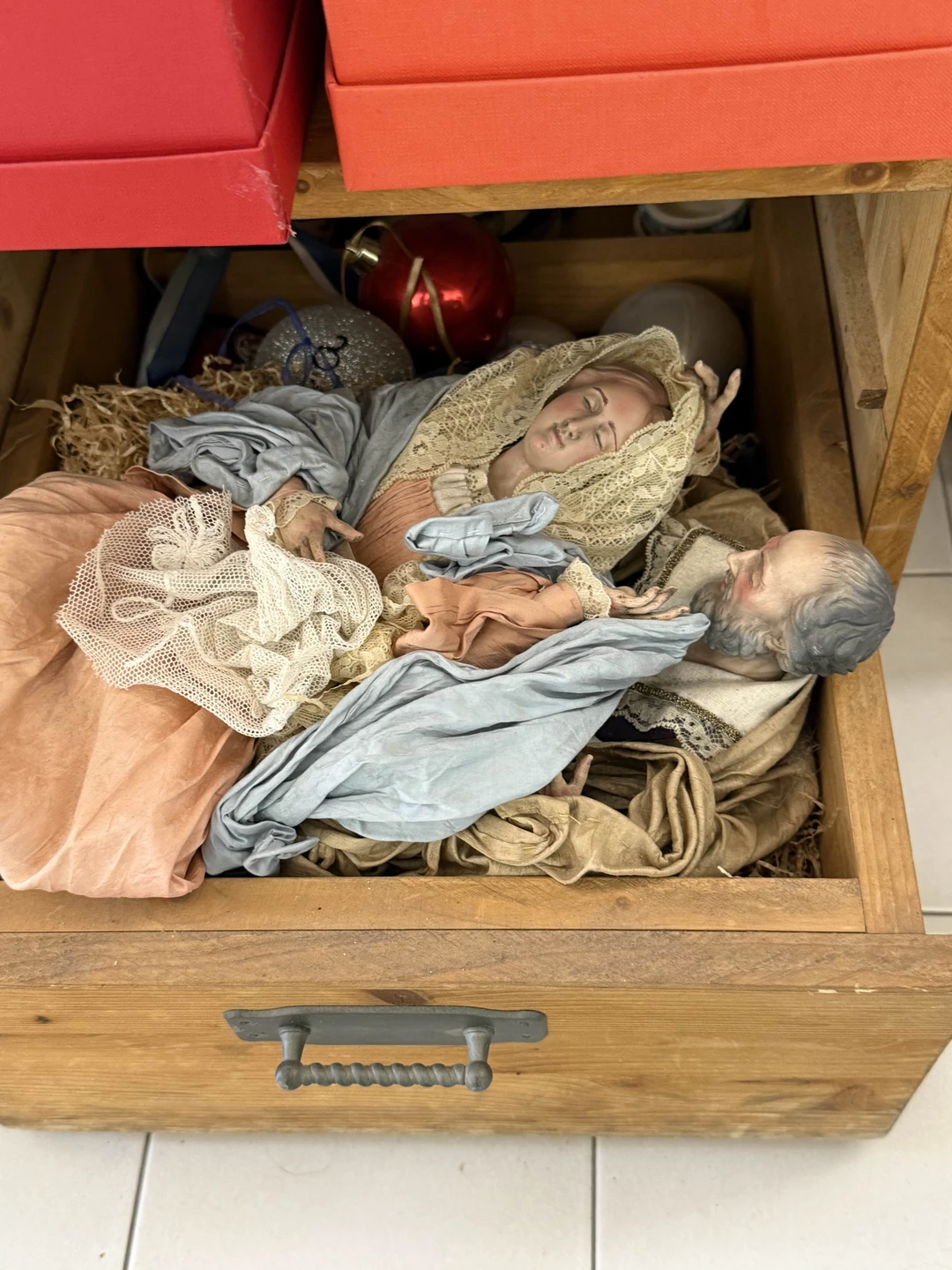 Экскурсовод Мира. Отличная организация, насыщенная программа, масса интересных фактов и тёплая атмосфера. Рекомендую всем, кто хочет