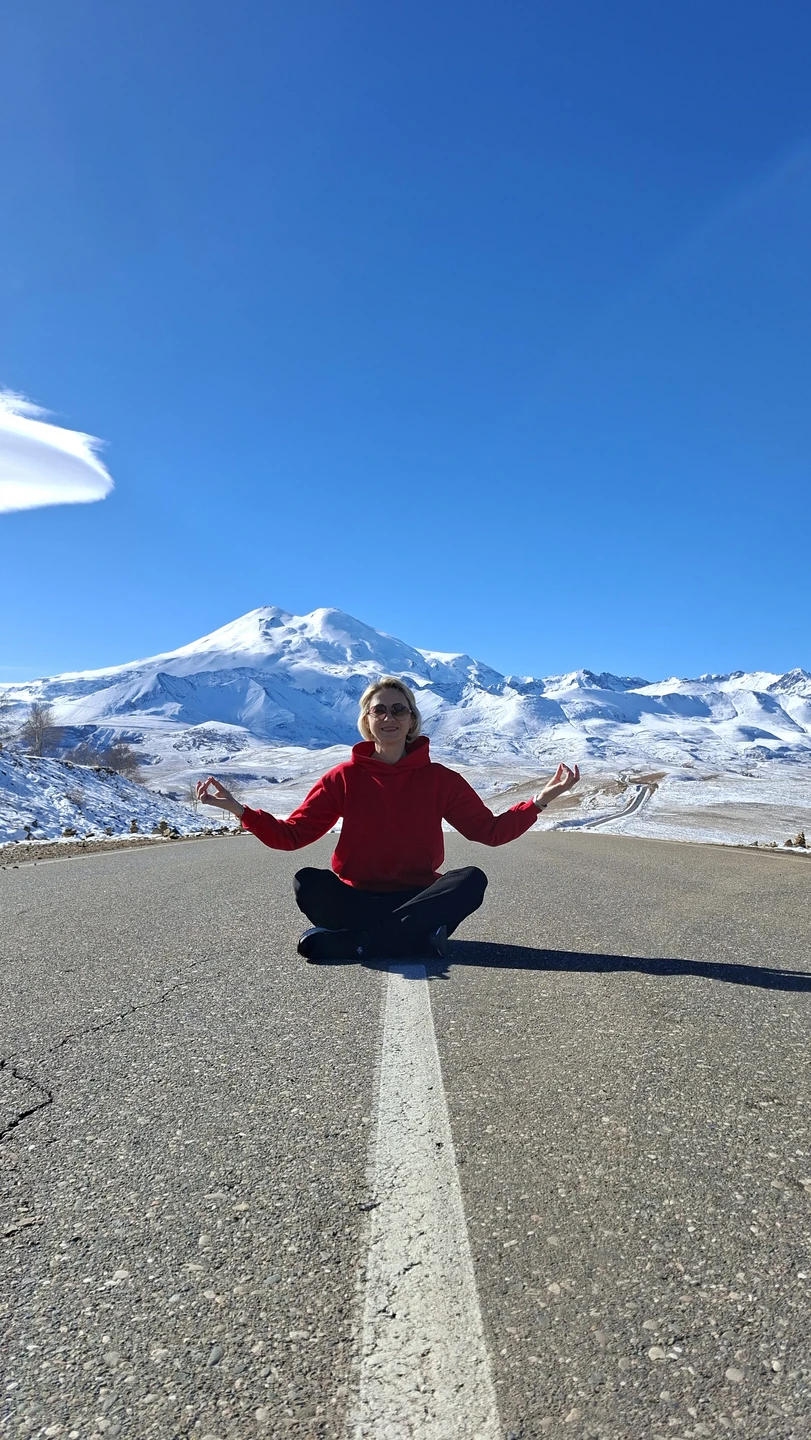 Дорога серпантин,но водитель отличный, безопасно. Природа прекрасная, виды шикарные. Даже сусликов удалось увидеть, хотя гид сказал