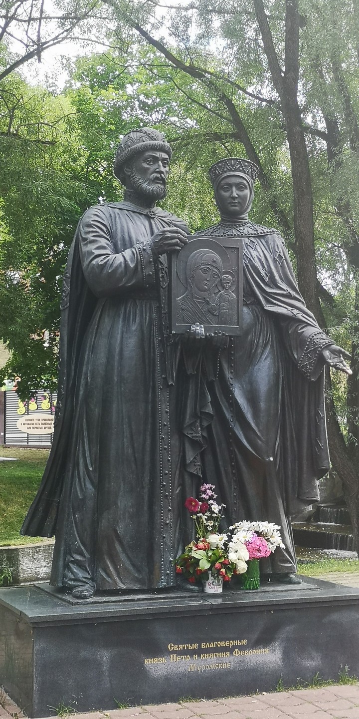 Троицкая лавра и Сергиев Посад в лицах (Ксения)