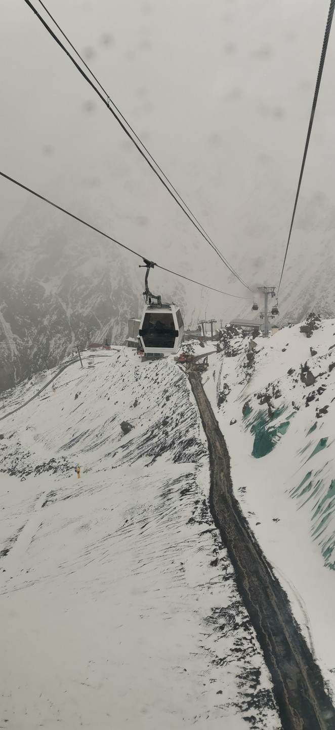 Потрясающая поездка, Николай аккуратный водитель, интересный рассказчик, очень эрудированный и с отличным чувством юмора!!! Показал нам