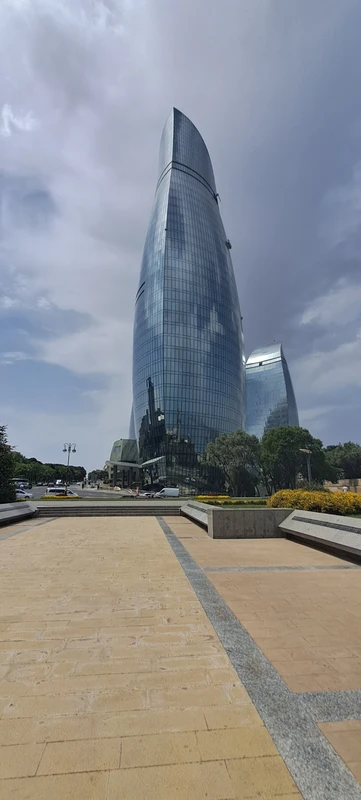 Древний Баку и его пылающие небоскрёбы