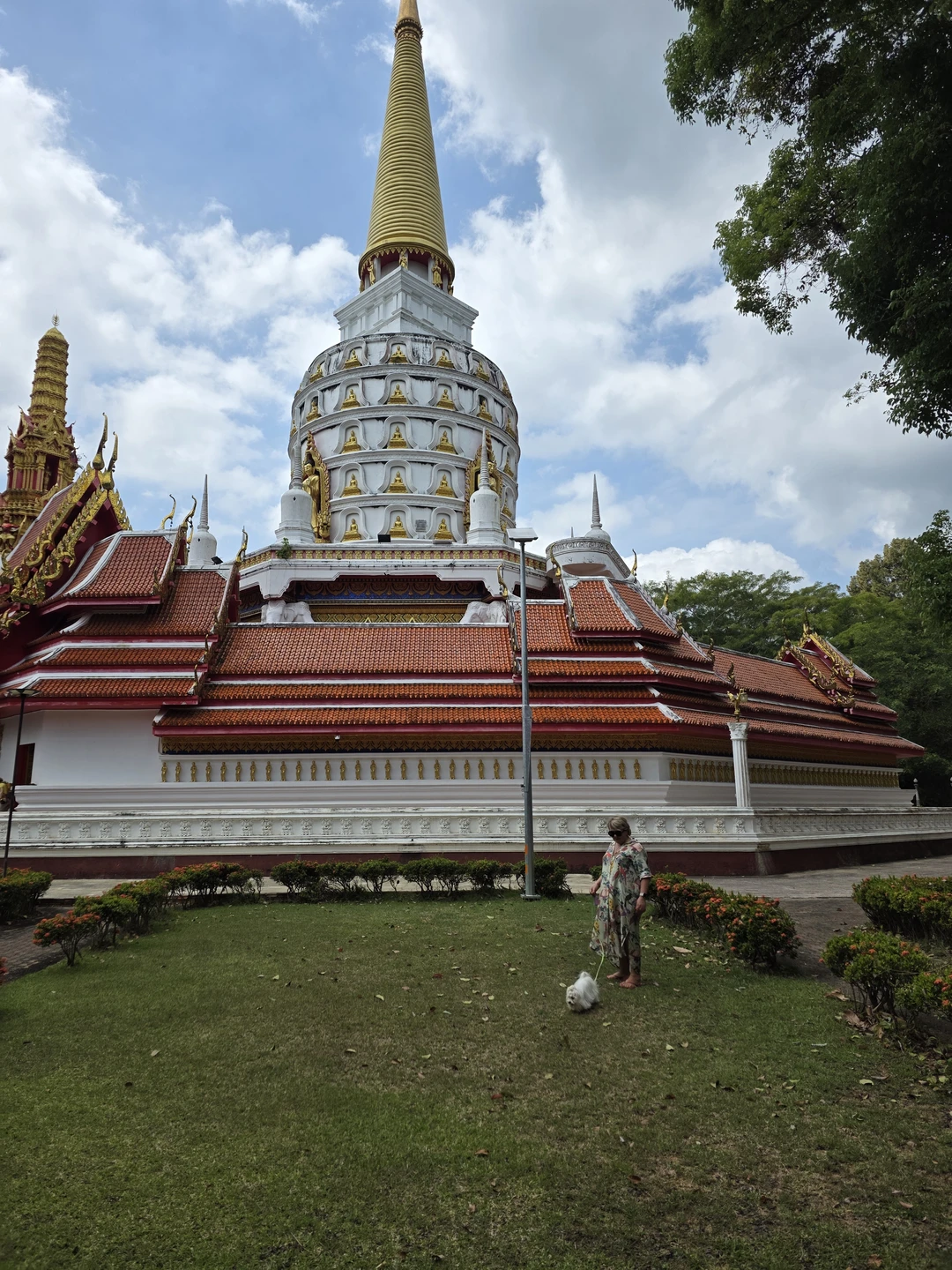 Очень интересное, увлекательное и красочное путешествие по озеру, завораживающее, сказочное зрелище. Очень советую посетить эти места