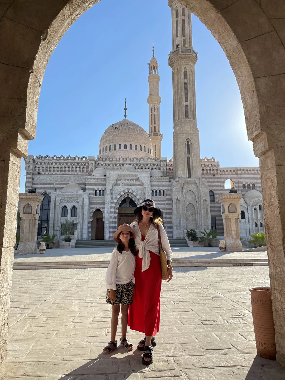 Замечательная познавательная экскурсия, гид Богдади увлекательно рассказывает, непринужденная вечерняя прогулка в красивых местах Шарма)