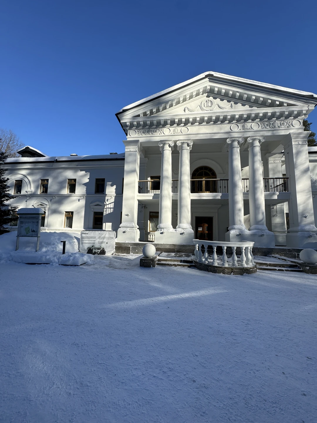 Прогулка была чудесная, очень доступная и интересная подача материала! Сергей замечательный рассказчик! Каждой даче можно посвятить