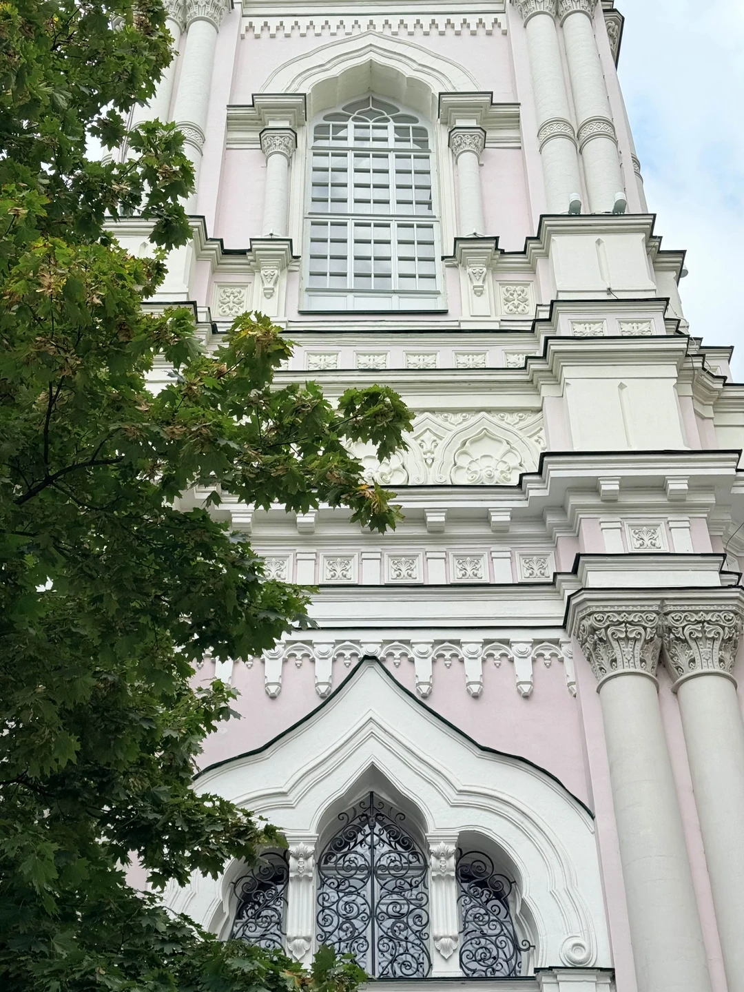 Наша экскурсия с Натальей получилась индивидуальной и мы обсудили все на свете. В Москве живу уже