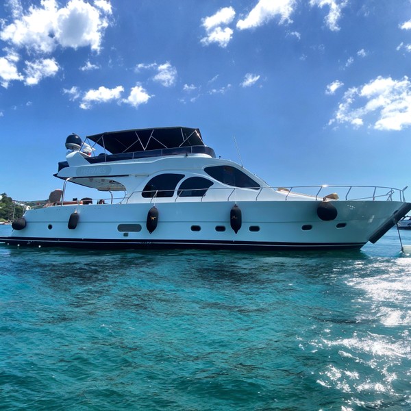 Босфор в кадре - яхт-прогулка с фотосессией и домом из «Зимородка»