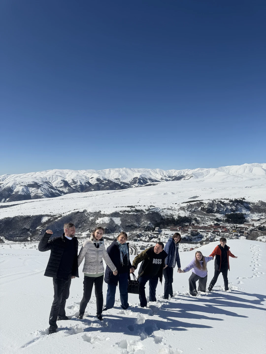 Очень понравилась экскурсия с Армине и водителем Геворгом! Шикарный вид на Арарат, красивейшик горы. Армине очень