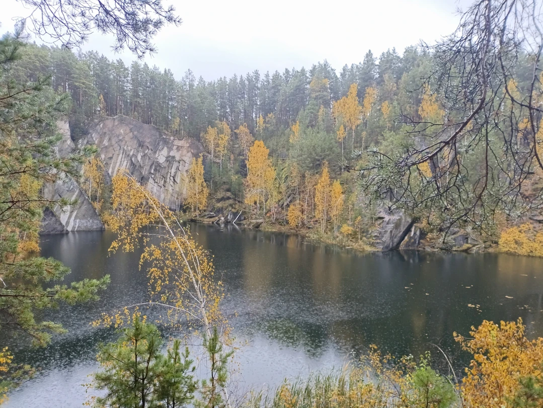 Хотя не повезло с погодой, экскурсия была замечательной. Много интересного и красивого. Неожиданный пдюс дождя -