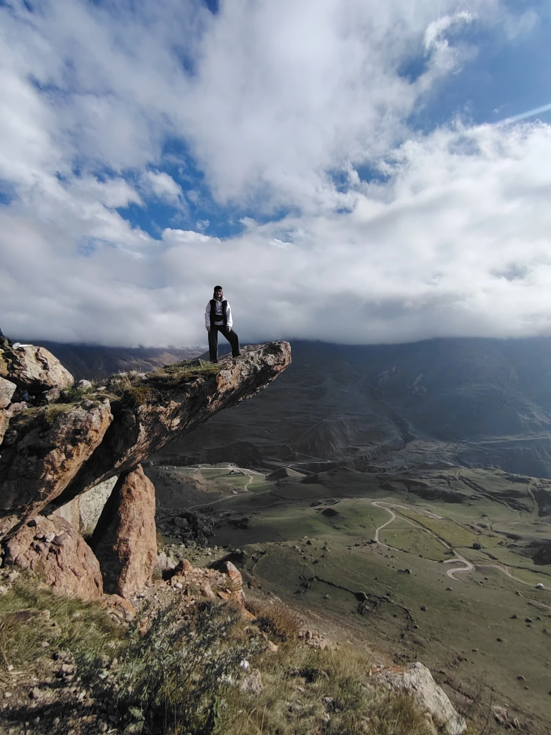 Очень понравилась поездка. Море впечатлений и эмоций! Руслану отдельное спасибо за заботу, кофе на водопаде, внимательное