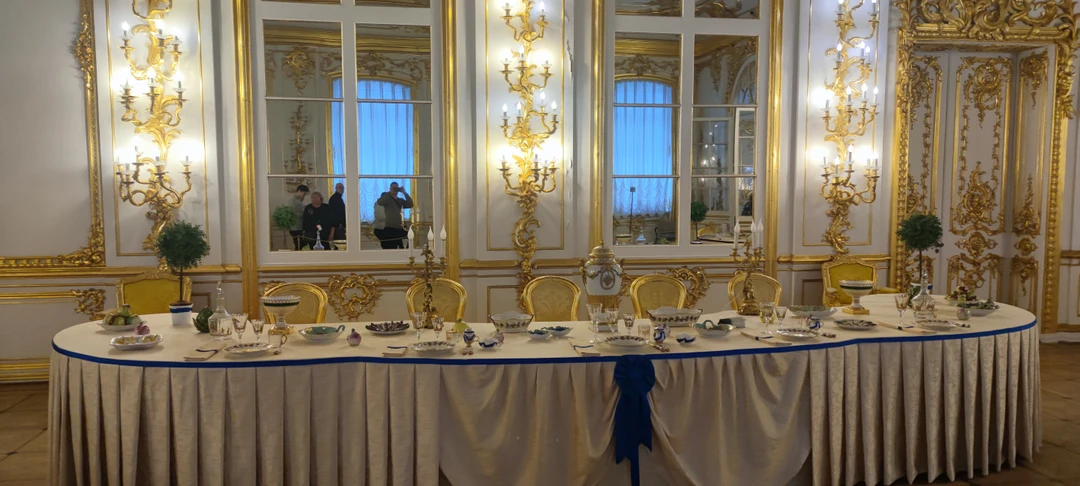 Роскошный дворец, величие убранства завораживает!