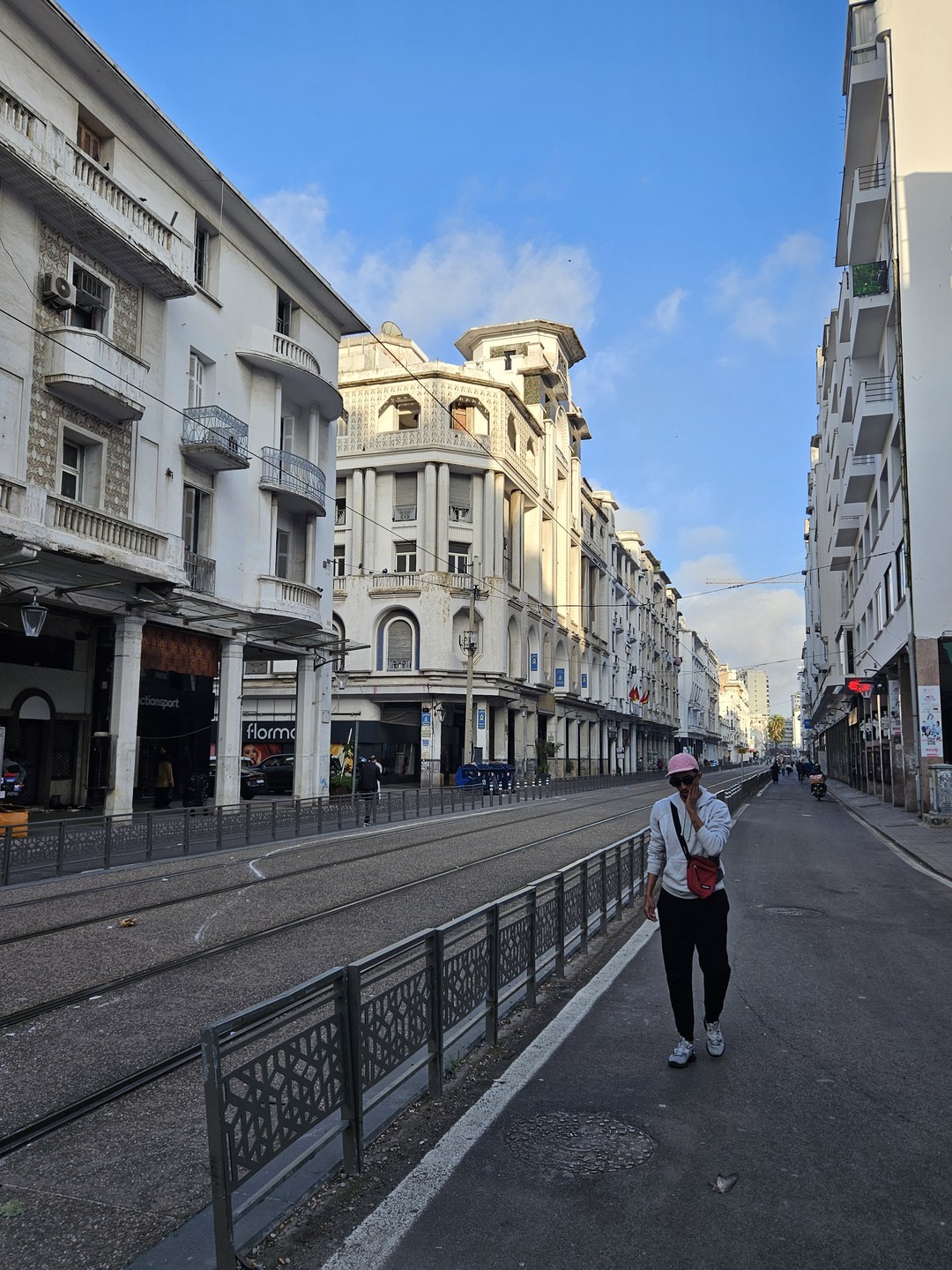 Алекс - отличный экскурсовод и интересный рассказчик. Экскурсия была в комфортном ритме. Узнали много интересных фактов