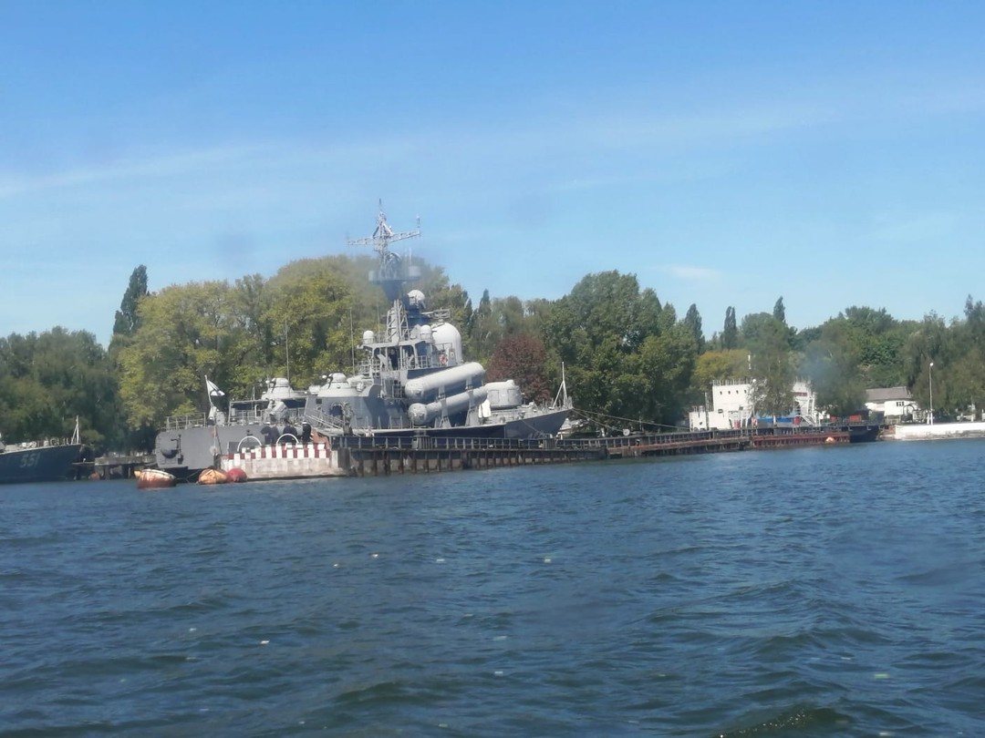ШИ-КАР-НО!!! Громадное спасибо Вячеславу за рассказы и пояснения! Лебеди и бакланы… Волнение на заливе…. Суда и