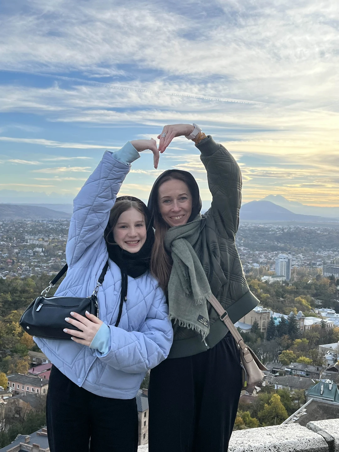 Сегодня был замечательный день! Были на экскурсии вместе с дочкой 12 лет. Остались с очень приятными