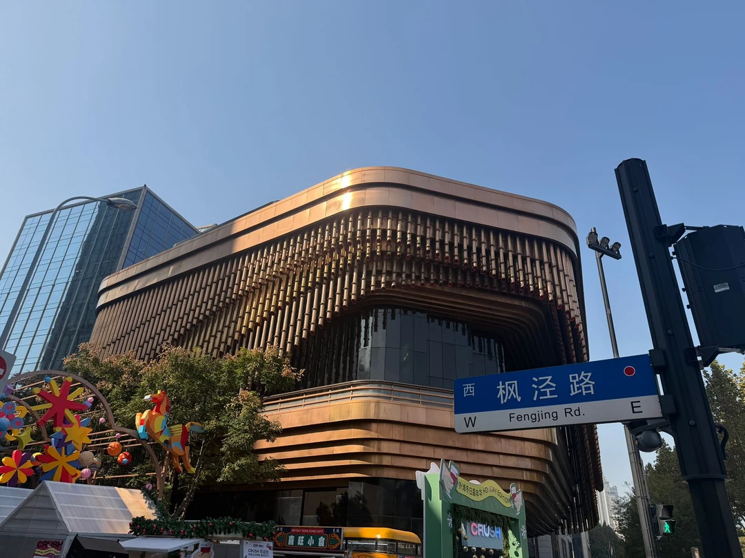 Замечательная Анастасия и чудесная прогулка по Шанхаю с настоящим специалистом! Мы выбрали экскурсию, т. к. старшая