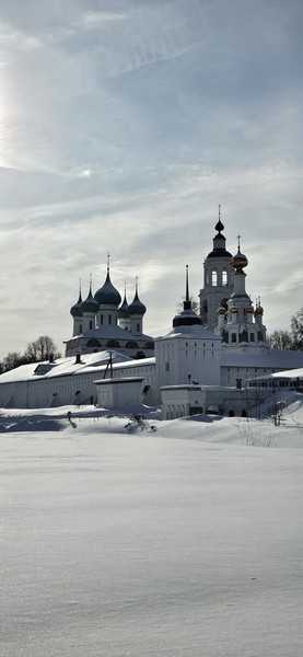 Экскурсионную программу проводил Руслан, очень профессиональный гид, отлично знающий свой город Ярославль, замечательный рассказчик с глубоким