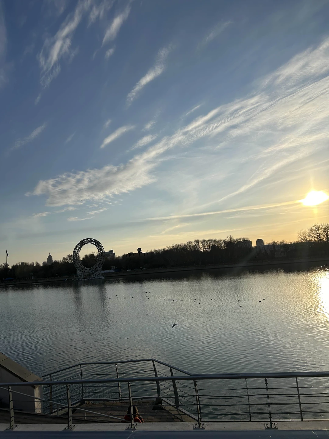 Нам попалась просто потрясающая девушка Жанар. Очень приятная рассказчица. Познакомила и рассказала очень много интересно про