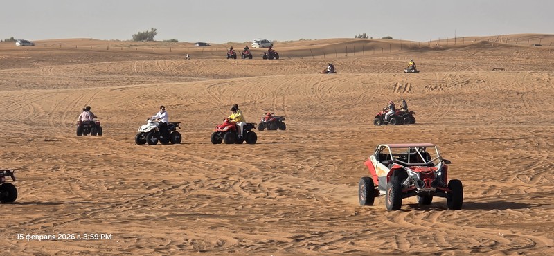 Конечно, обязательно нужно съездить на сафари! Такие красные пески, ветер, красное платье, скорость, адреналин! Мы поехали