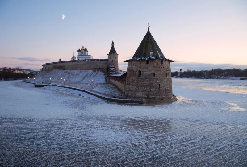 Выходные с комфортом: Псков, Изборск и Печоры только для вашей компании