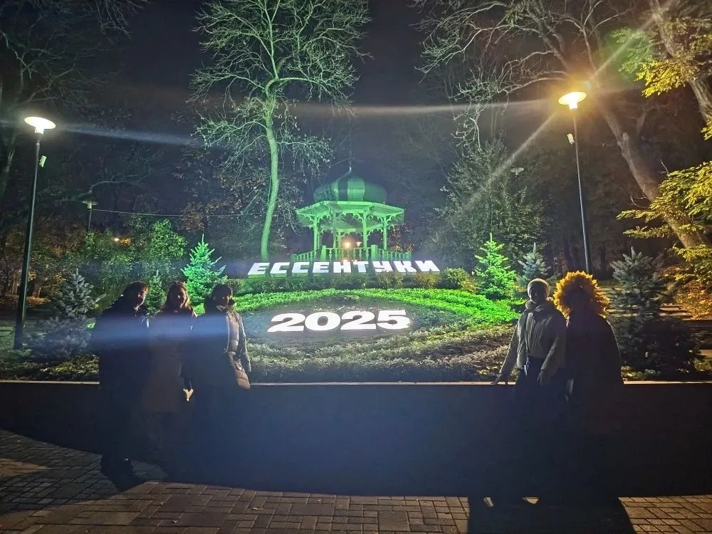 1 ноября были на экскурсии с Татьяной. Нас было 5 взрослых. Татьяна на своей машине, где