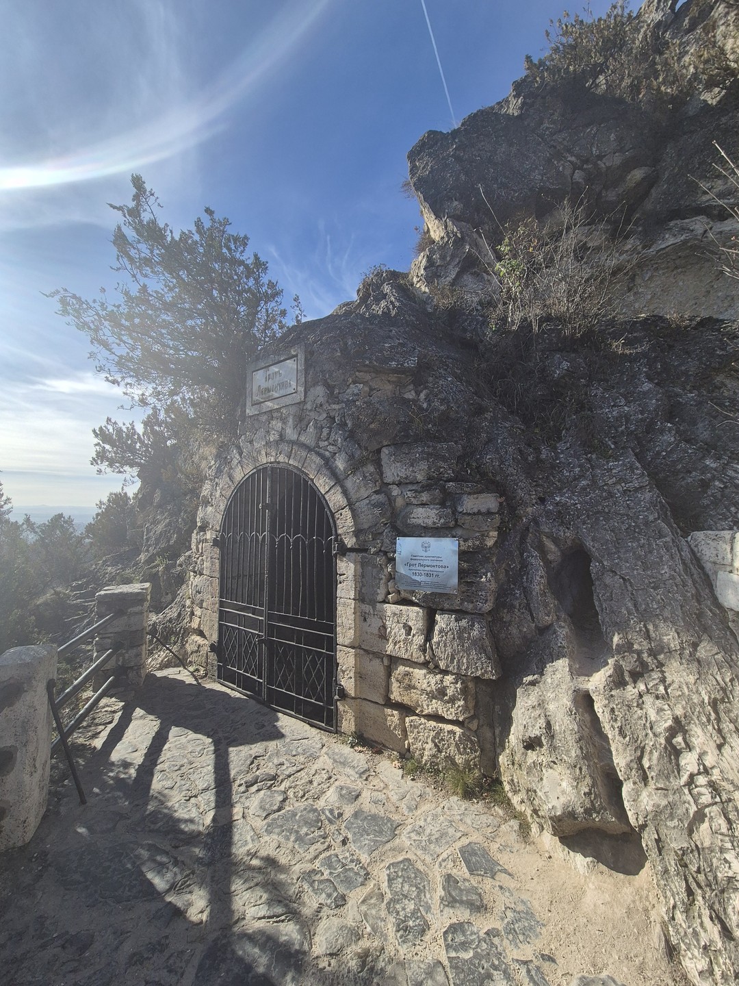 Гид Виктор забрал четко по времени из аэропорта, рассказал план экскурсии, показал все топовые локации Пятигорска