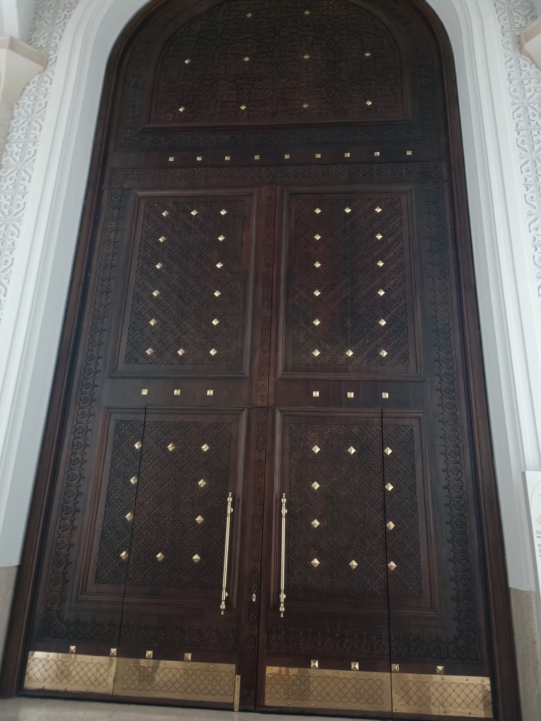 Были на обзорной экскурсии, экскурсовод Дина. Очень позитивный приятный человек. Экскурсия прошла просто великолепно. Прекрасное знакомство