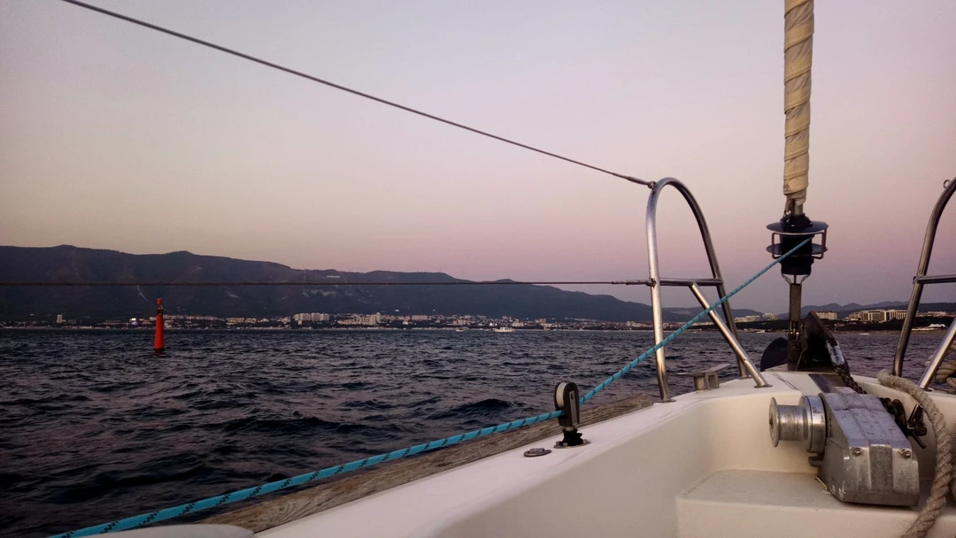 Всё прошло хорошо. Изначально думала, что будет пляж-пляж, но дикий пляж оказался скалой, в которой высечена