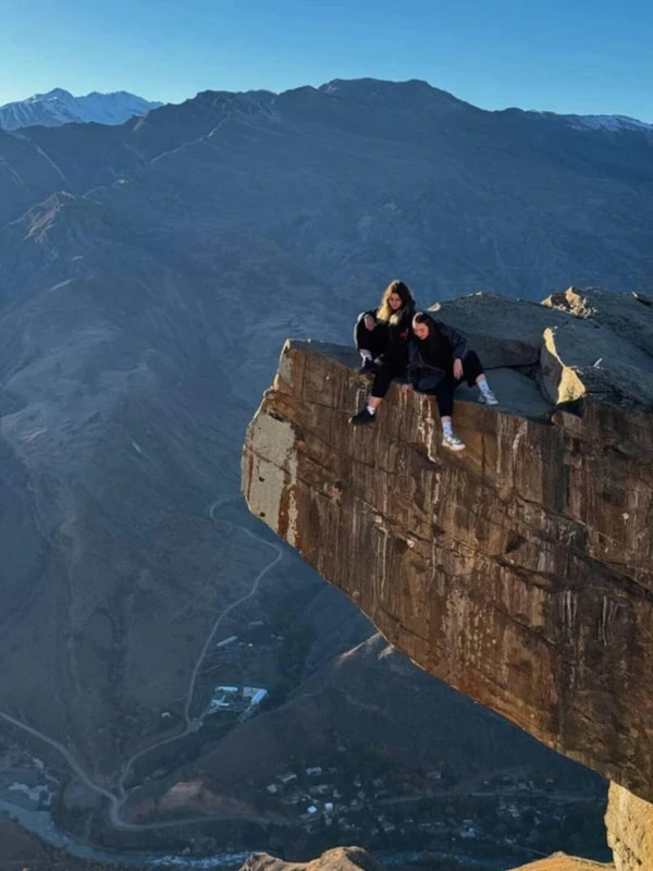 Из Избербаша - к Языку Тролля, в заброшенный Кахиб и храм Датуна