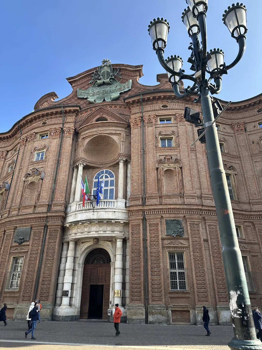 Людмила провела для нашей небольшой группы прекрасную экскурсию по центру Турина. Она раскрыла для нас город